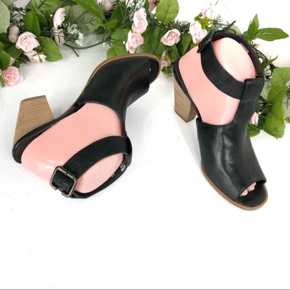 Paul Green black cut out shoes size 5.5M, sz 7 USA